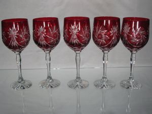 Verres à vin couleur Rouge taille Diamant Cristal de Bohème 