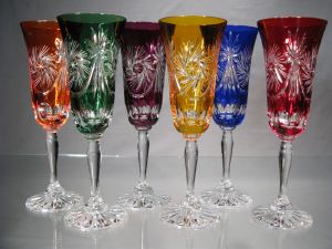 Verres à vin couleur mix taille etoile Cristal de Bohème 