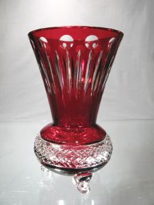 Vase en cristal de Bohème taillé rouge