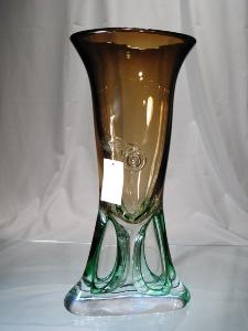 Vase en cristal ambre vert Pièce unique signée Jablonski