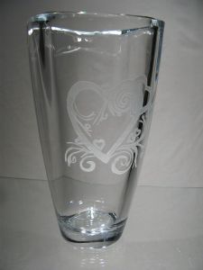 Vase en cristal grave Coeurs Mariage 